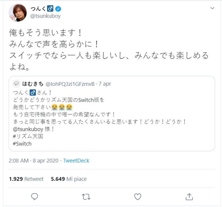 Il compositore Tsunku interagisce con un fan giapponese