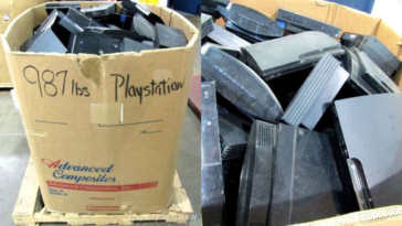 all'asta un cartone di vecchie playstation