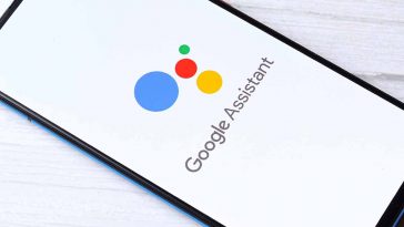 logo di google assistant sul cellulare