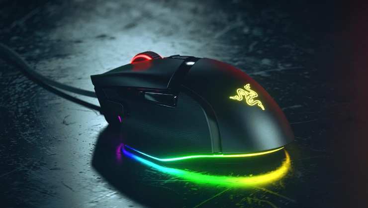 un mouse da gaming illuminato