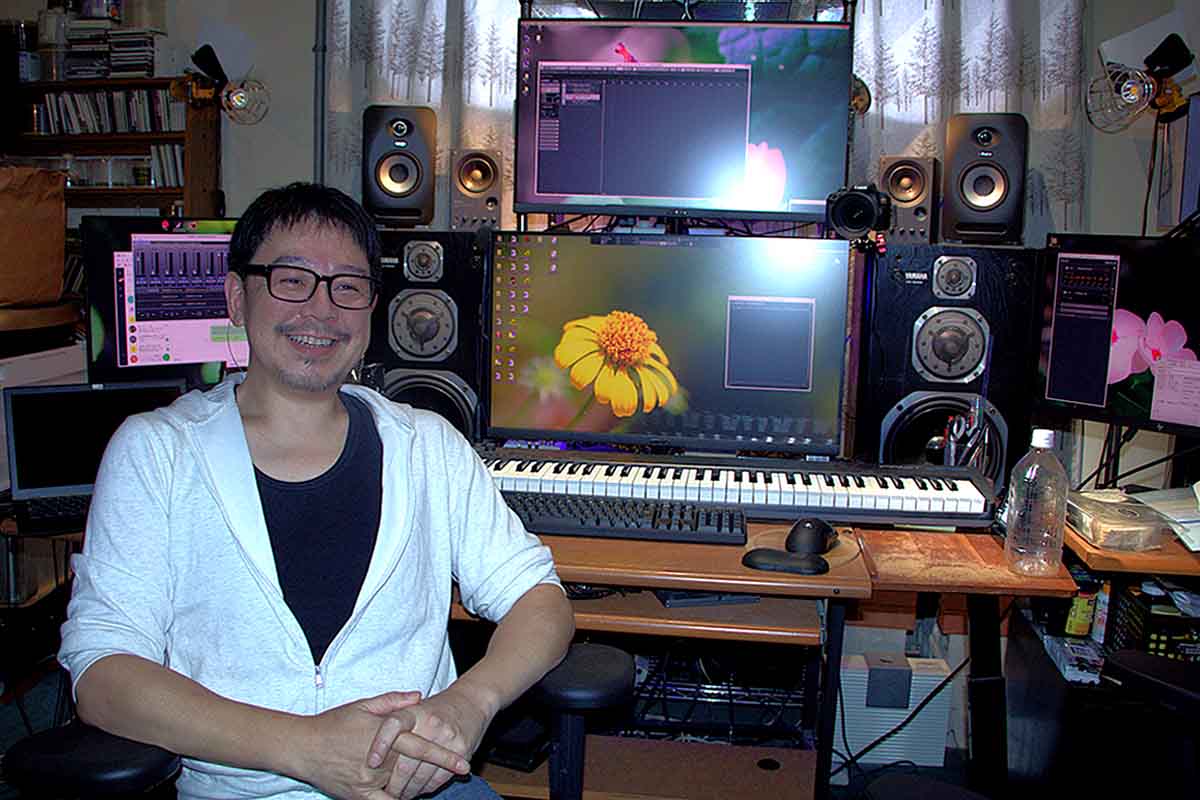 Hitoshi Sakimoto nel suo studio Basiscape