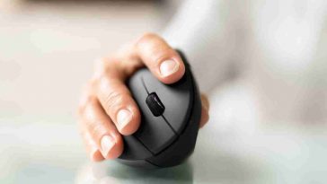 Mouse verticale ergonomico logitech in sconto