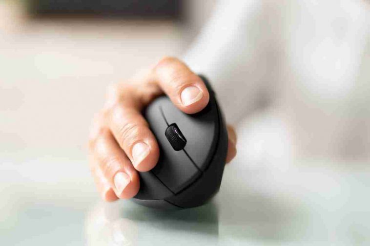 Mouse verticale ergonomico logitech in sconto