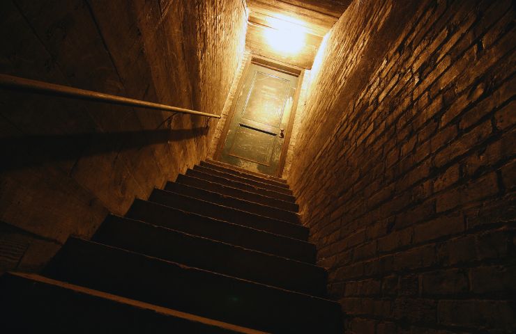 horror porta sottoscala