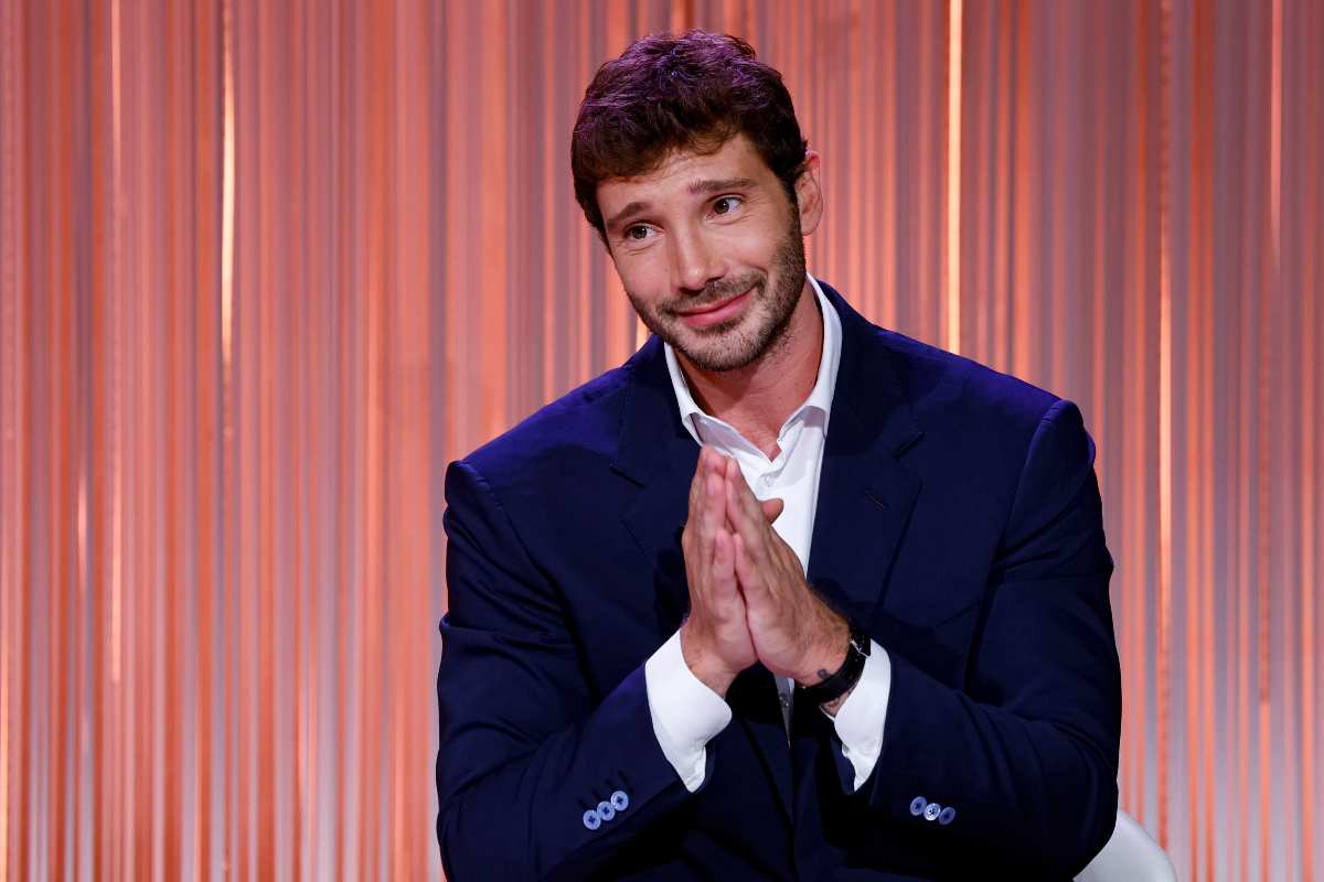 Stefano De Martino cambio programmazione