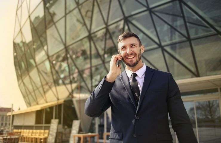 Uomo al telefono