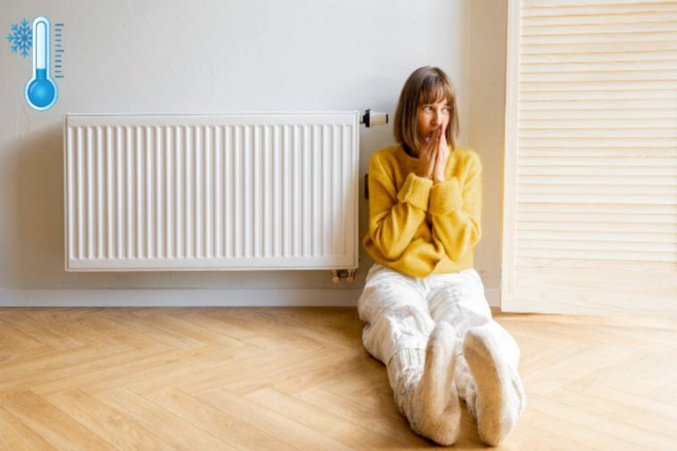 Ragazza appoggiata al termosifone